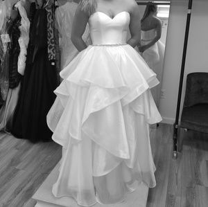 Sherri Hill strapless sweetheart organza ball gown